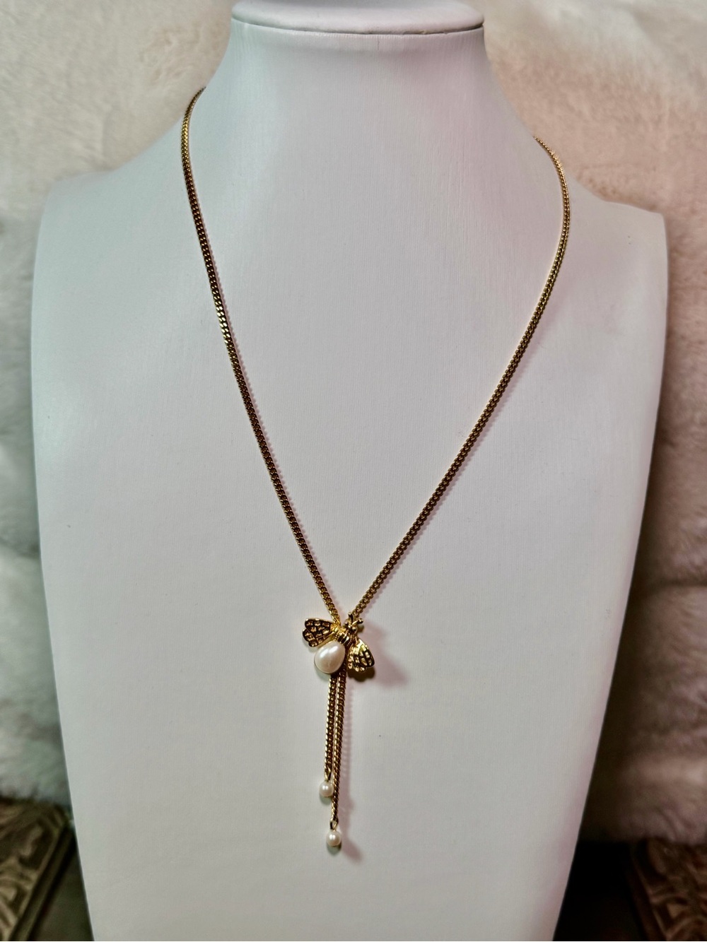 Vintage Gold Lariat Necklace with Adorable Bee and Pearl Drops